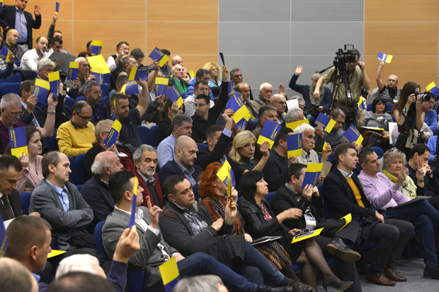 Противници бојкота на „чишћењу“: ДС распушта „непослушне“ одборе 